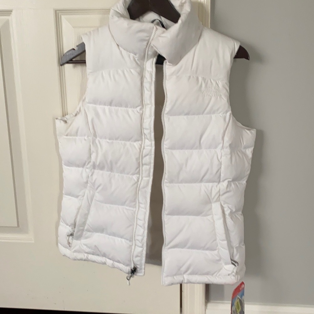 NWT Women’s North Face puffer vest